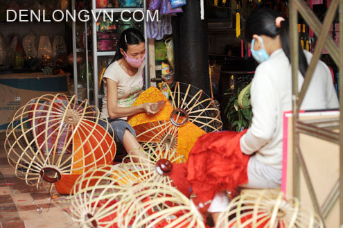 sản xuất đèn lồng Hội An tại xưởng đèn lồng Việt