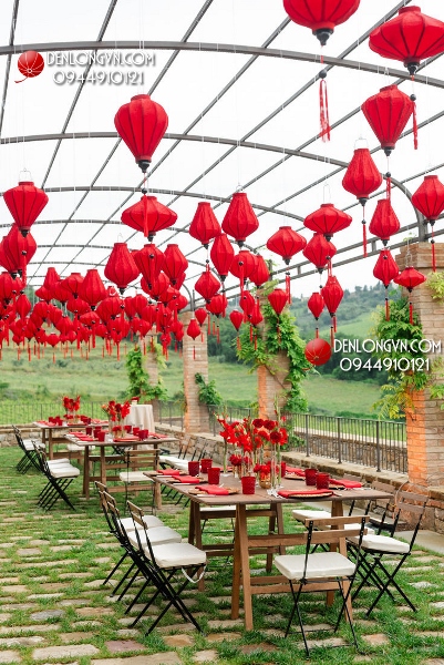 Đèn lồng đỏ trang trí tiệc ngoài trời