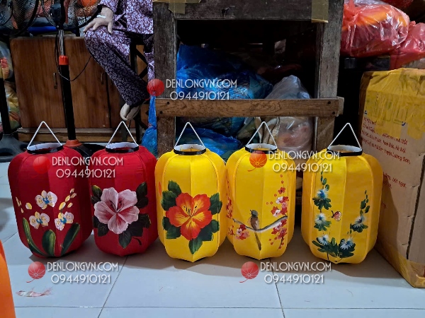Đèn lồng Kiểu Nhật vẽ hoa nhỏ xinh